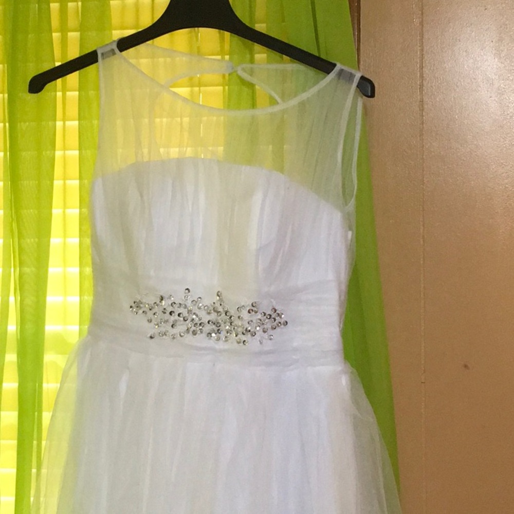 A sweetheart custom made wedding dress sized 6.  M - Picture 3 of 4